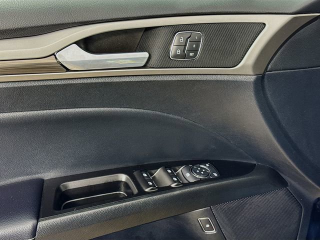 Used 2019 Ford Fusion SEL image 18