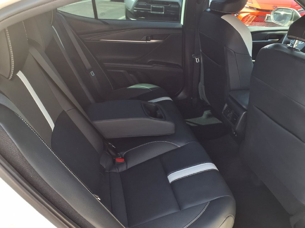 Used 2025 Toyota Camry SE FWD image 32