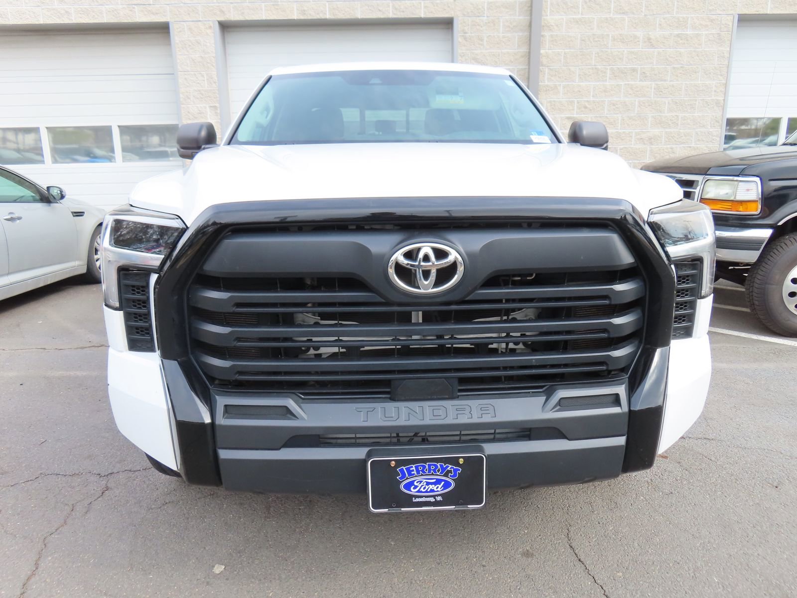Used 2024 Toyota Tundra SR w/ SR Tow Package image 2