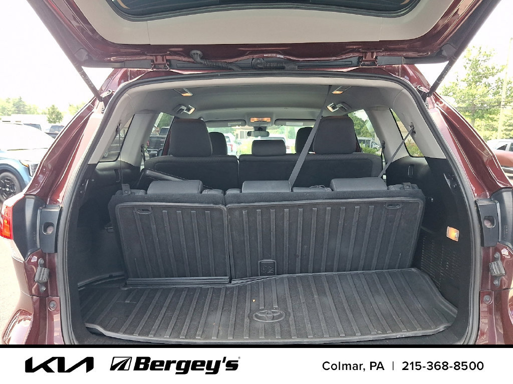 Used 2019 Toyota Highlander LE AWD/4WD image 28