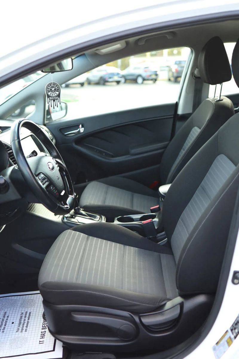 Used 2017 Kia Forte S w/ S Technology Package image 31