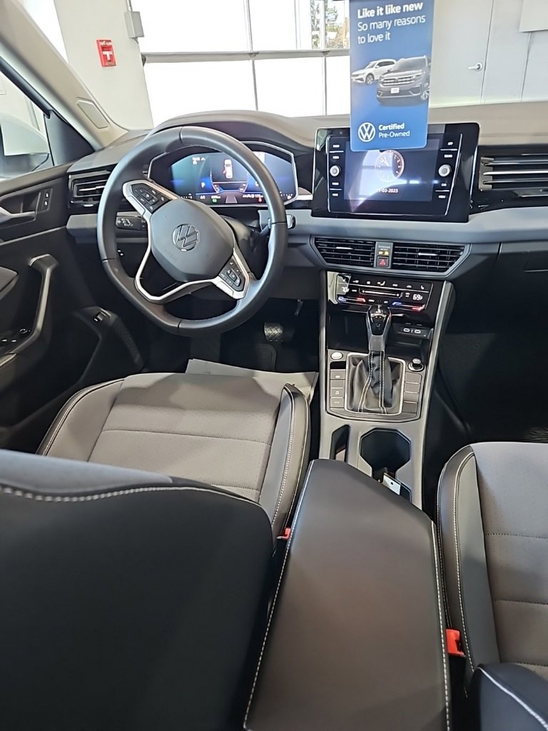 Used 2025 Volkswagen Jetta SE image 24