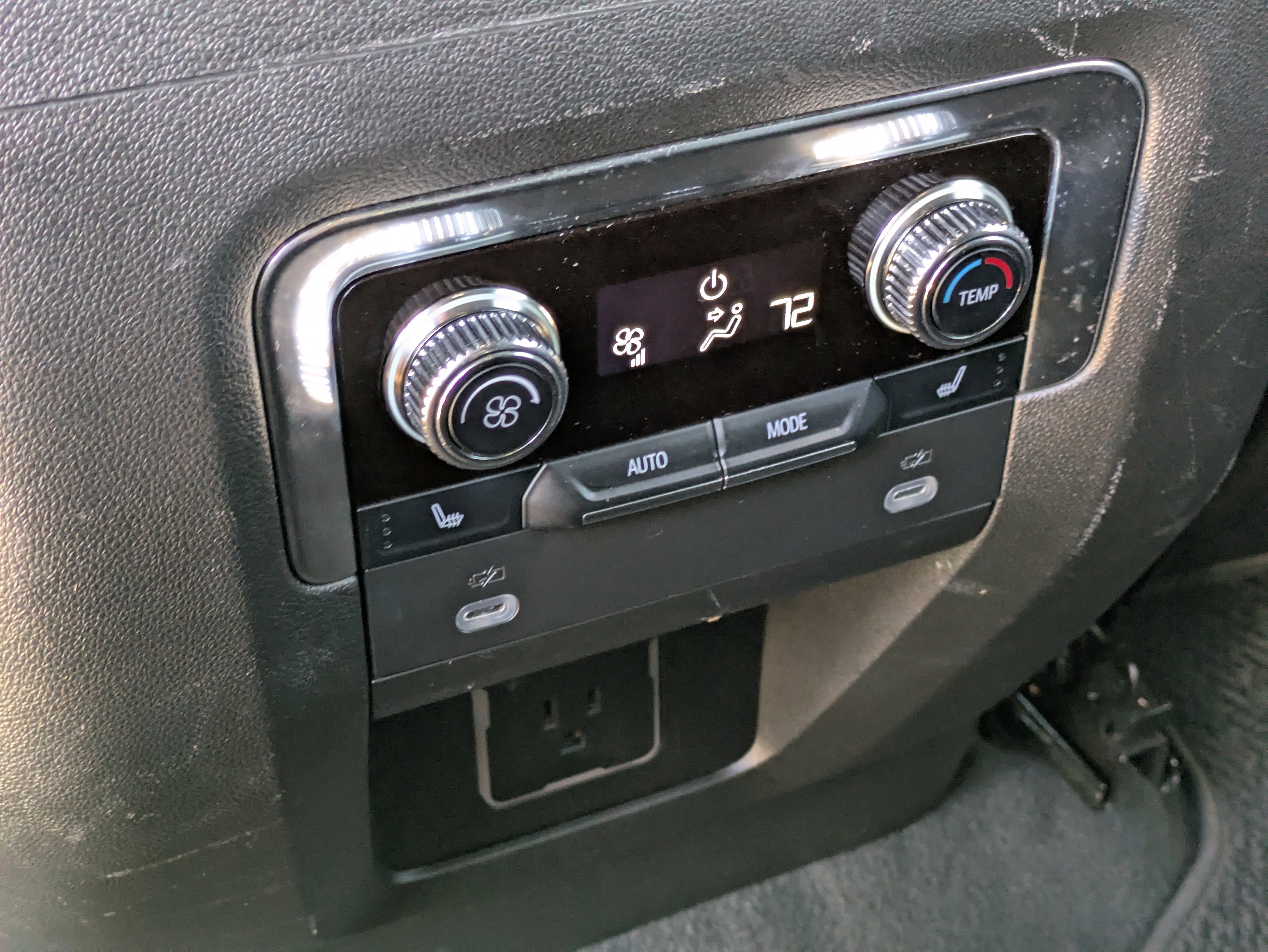 Used 2024 GMC Yukon XL Denali image 17