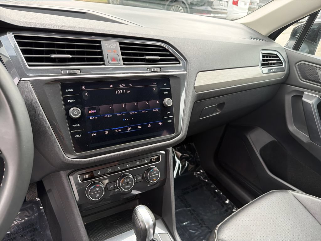 Used 2021 Volkswagen Tiguan SE FWD image 29