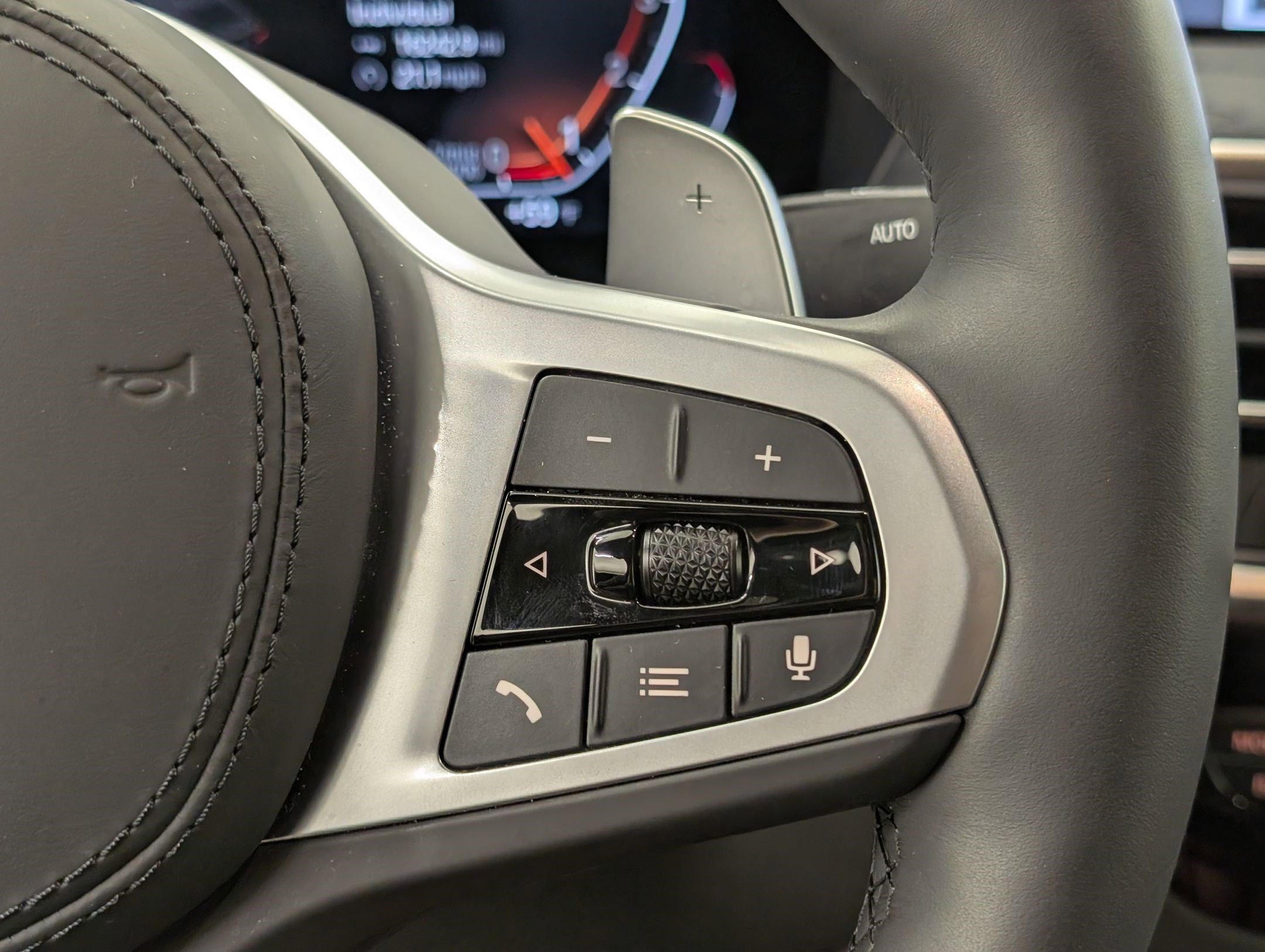 Certified 2025 BMW X4 xDrive30i w/ Premium Package image 23