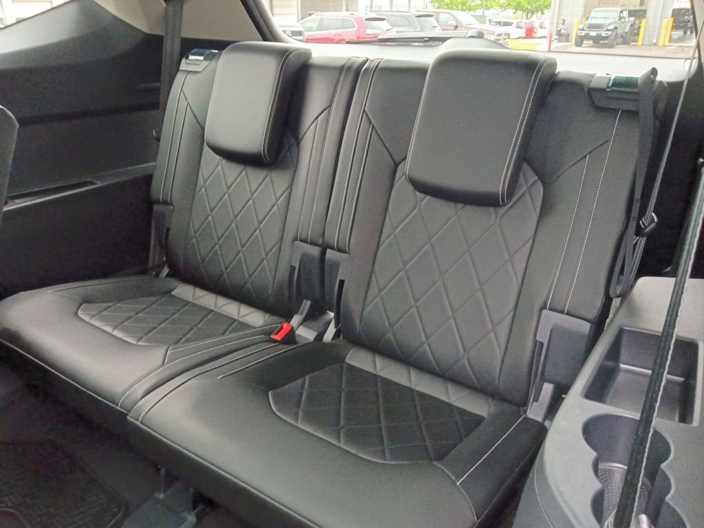 Used 2024 Volkswagen Atlas SEL Premium R-Line AWD/4WD image 5