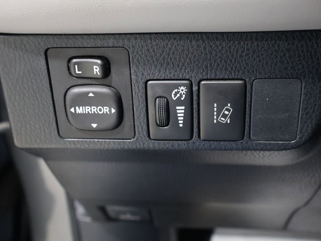 Used 2018 Toyota RAV4 Limited w/ Advanced Technology Package image 32