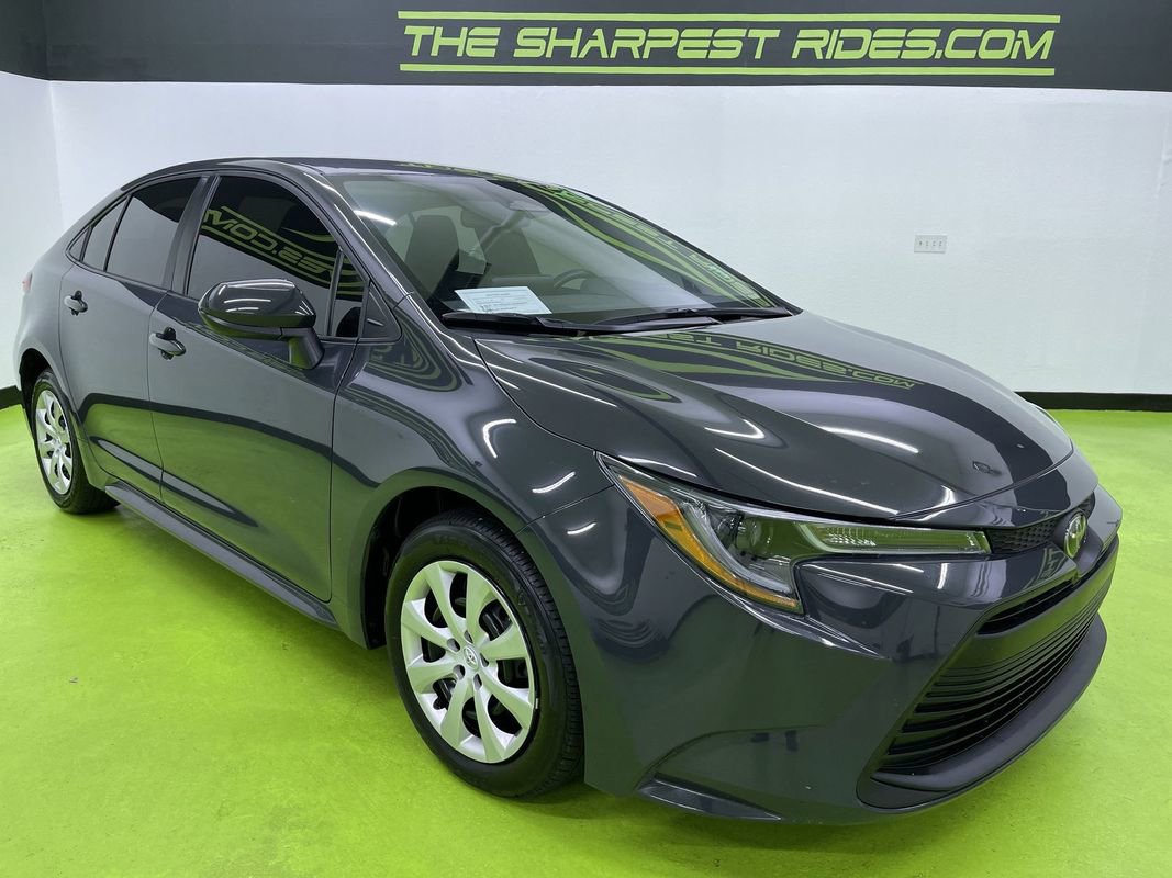 Used 2025 Toyota Corolla LE image 2