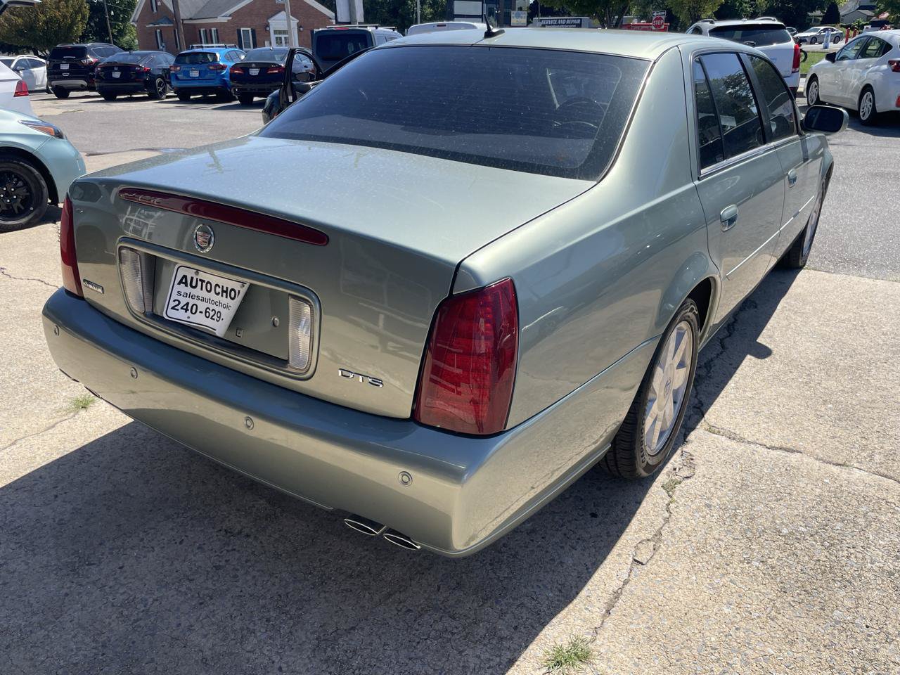 Used 2005 Cadillac De Ville DTS w/ Equipment Group FWD image 17