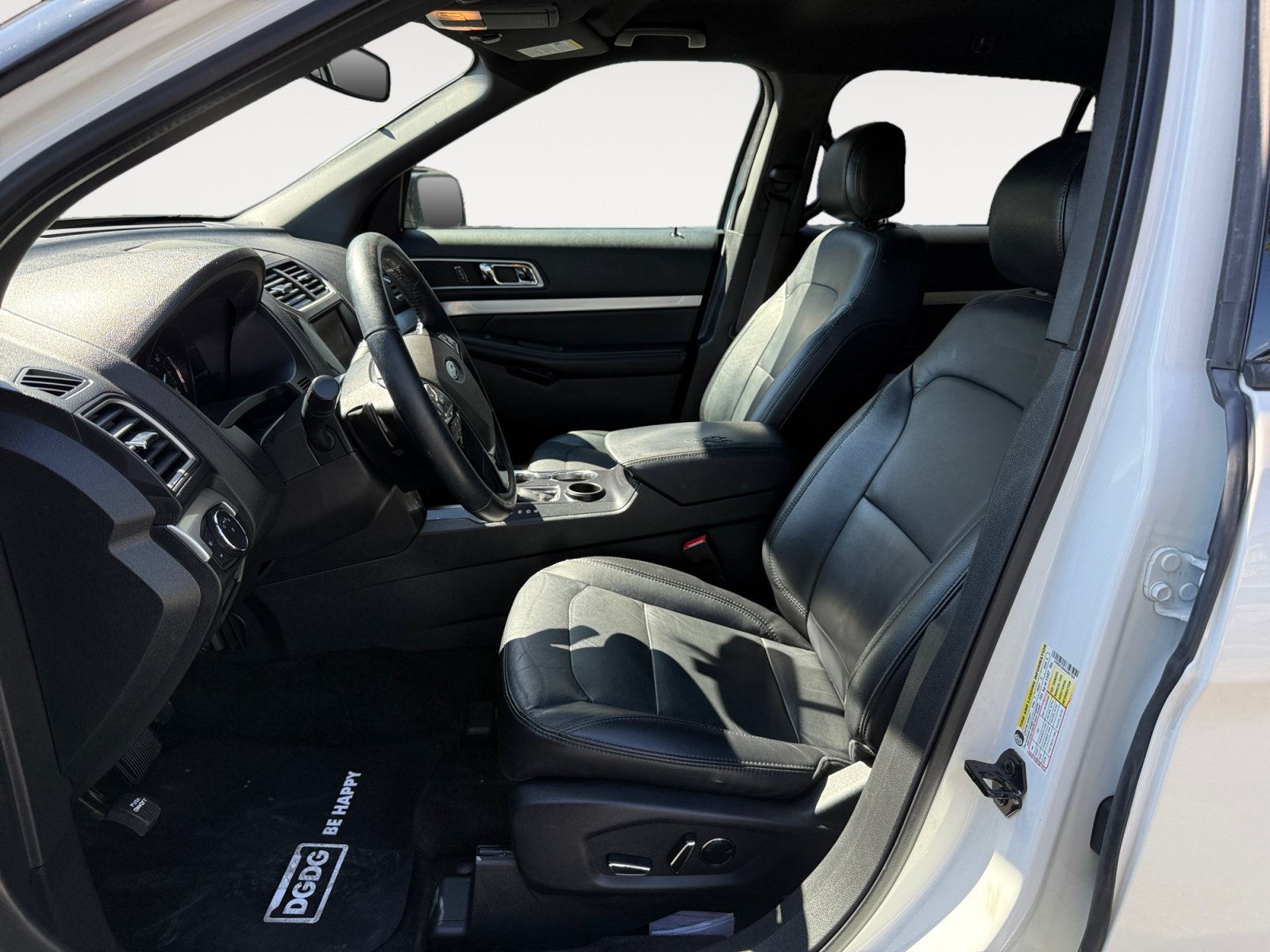 Used 2016 Ford Explorer XLT w/ Equipment Group 202A FWD image 10