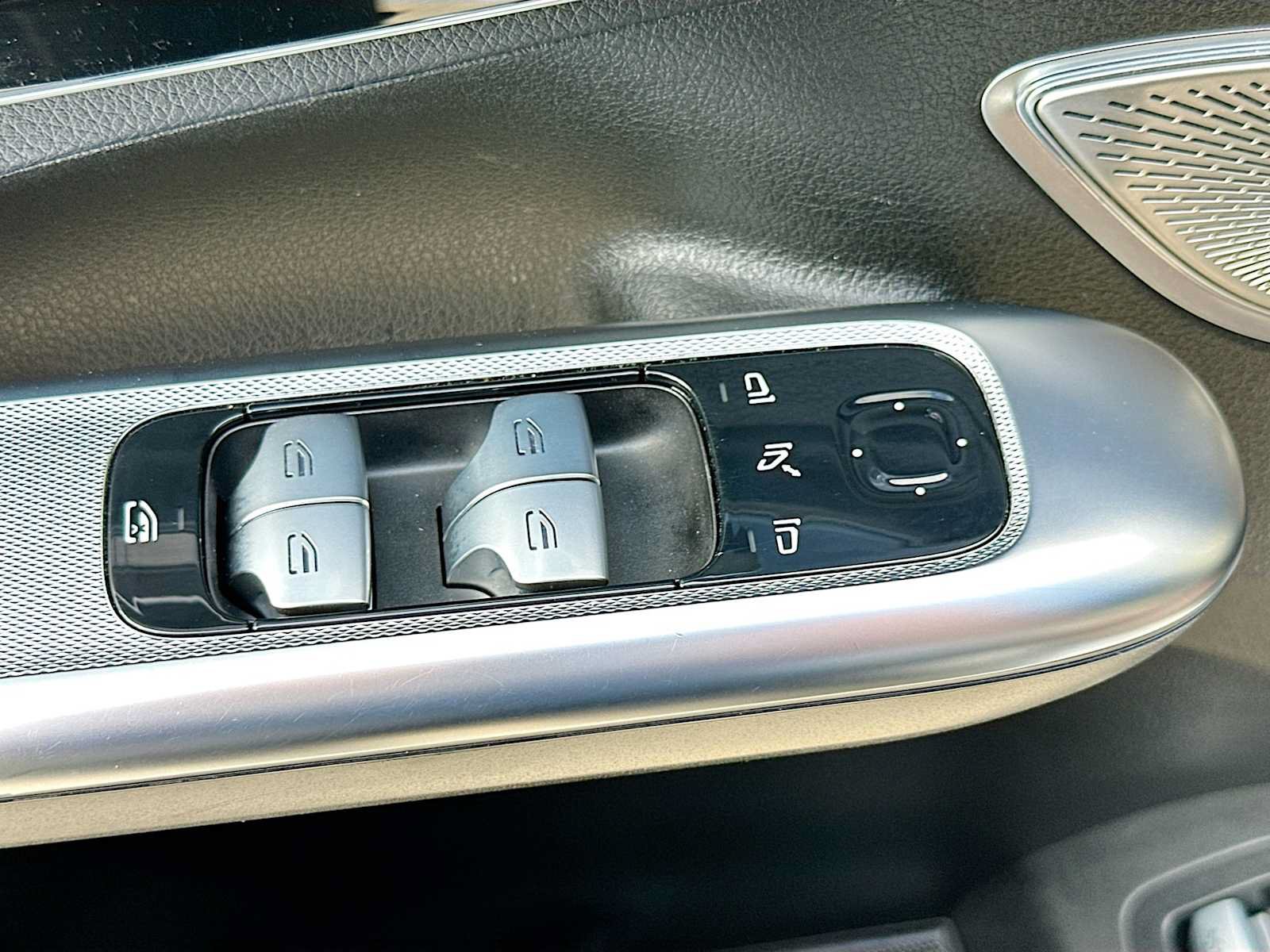 Certified 2023 Mercedes-Benz EQE 500 4MATIC SUV w/ Pinnacle Trim Package image 18