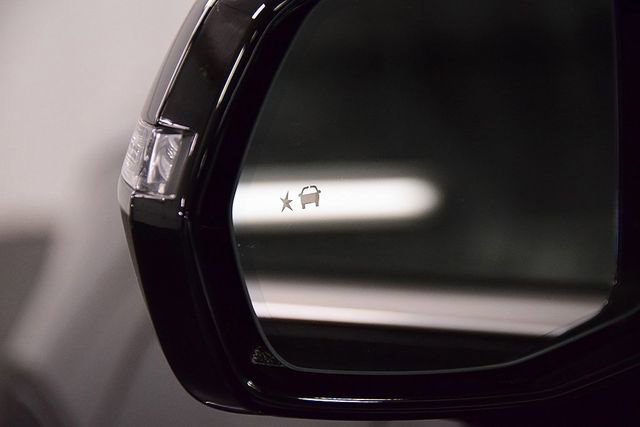 Used 2025 Cadillac XT5 Premium Luxury image 15