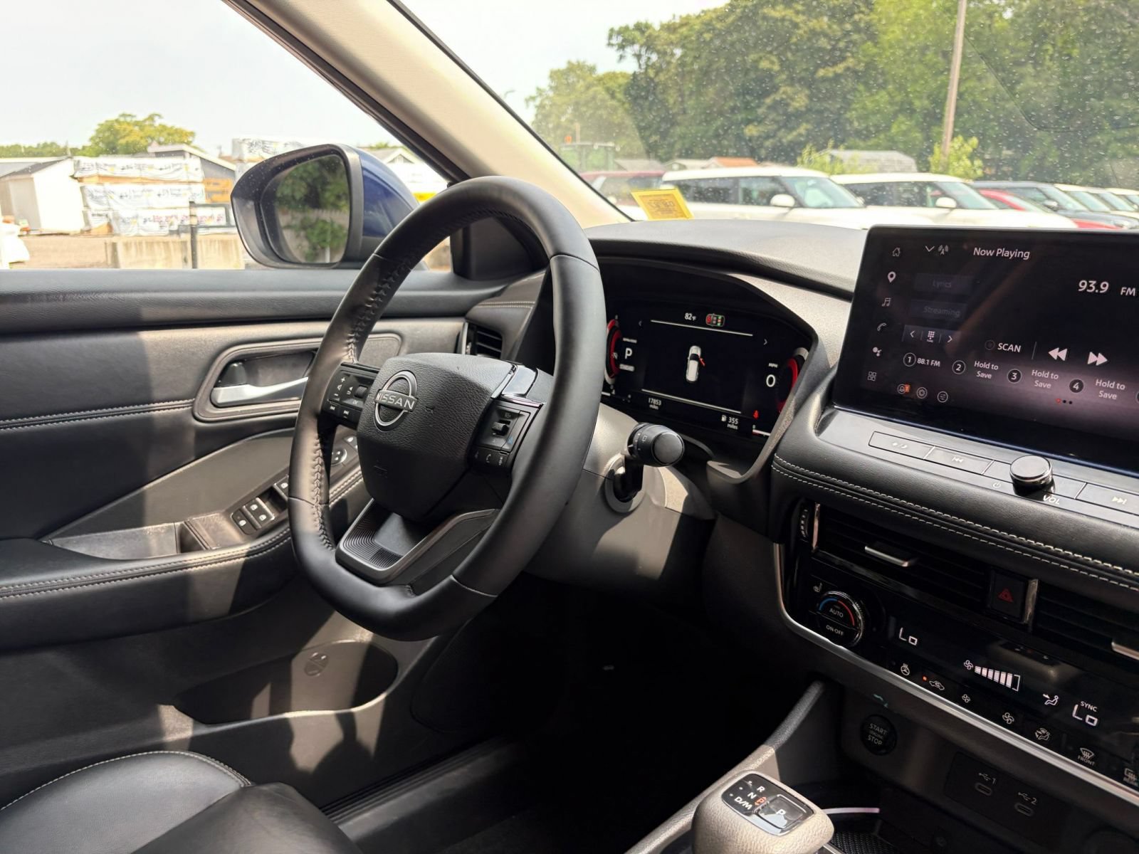 Used 2026 Nissan Rogue SL FWD image 36