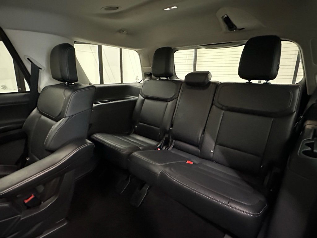 Used 2025 Ford Expedition Platinum image 16