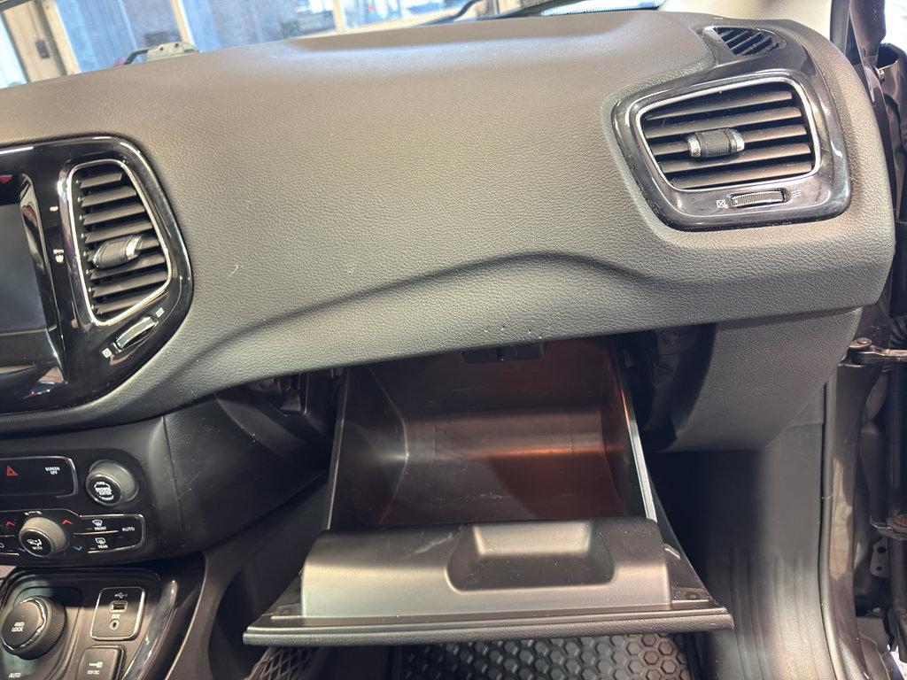 Used 2019 Jeep Compass Altitude AWD/4WD image 24
