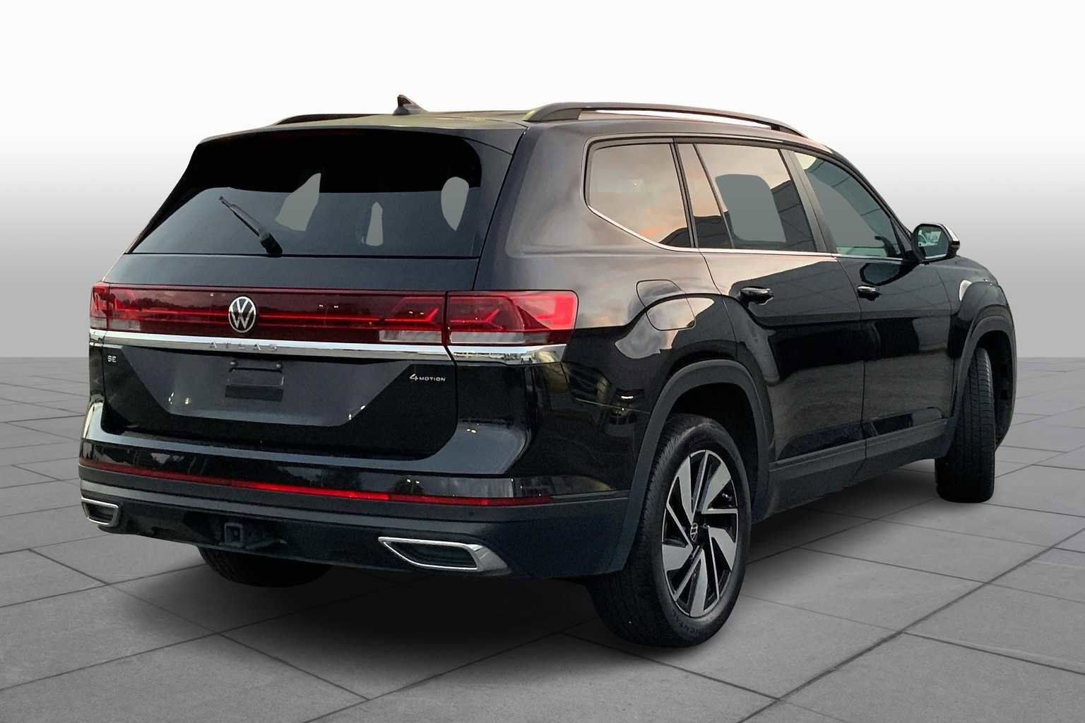 Used 2024 Volkswagen Atlas SE image 12