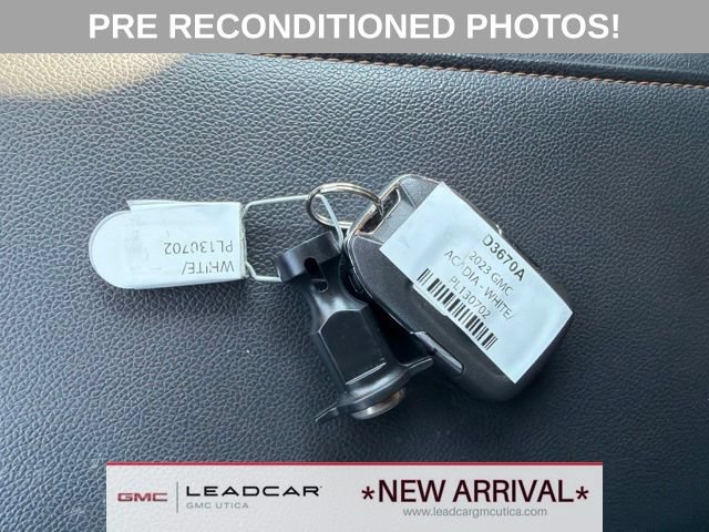 Used 2023 GMC Acadia AT4 w/ Technology Package AWD/4WD image 31