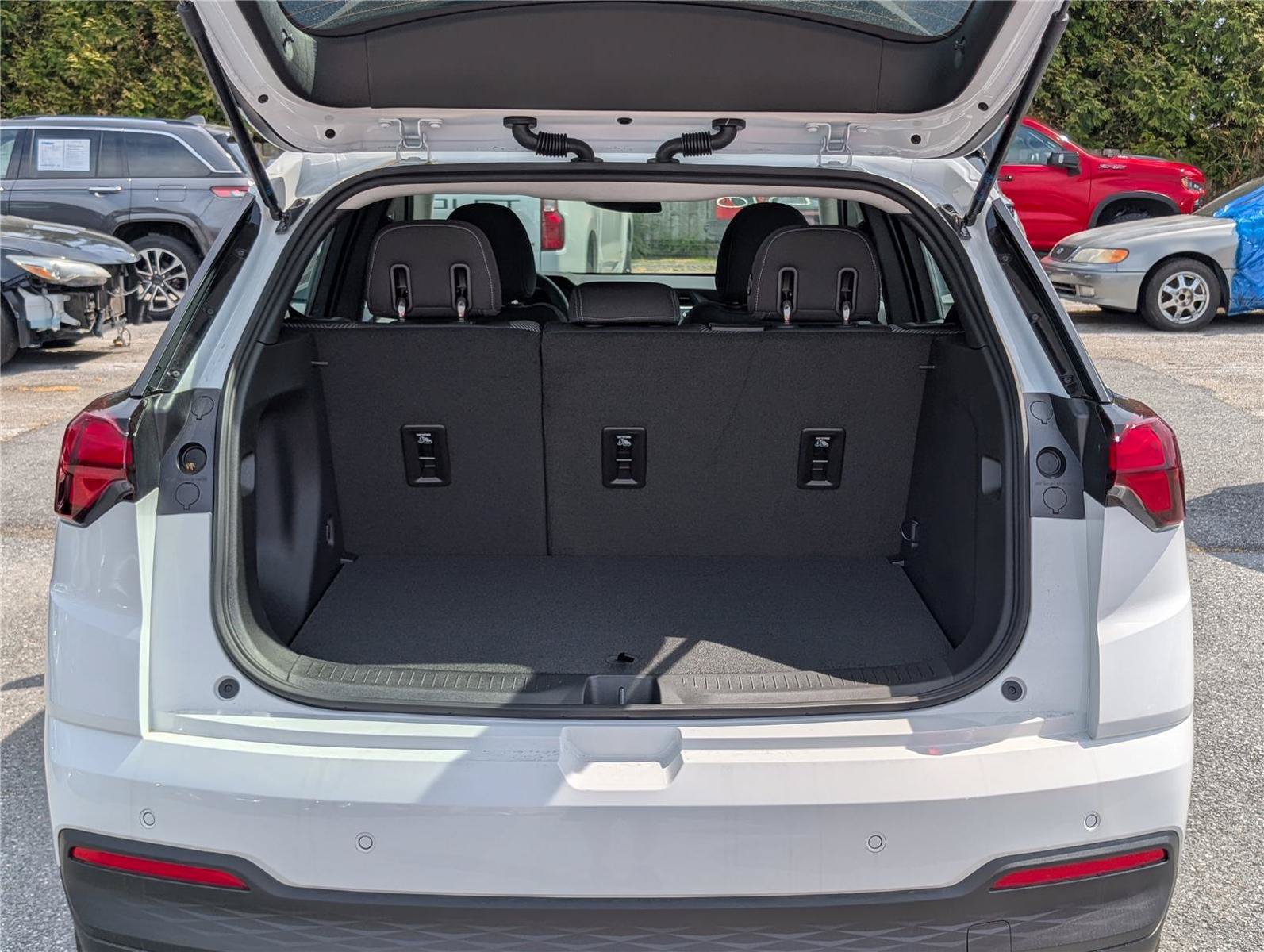 New 2027 Chevrolet Bolt LT w/ Comfort Package FWD image 9