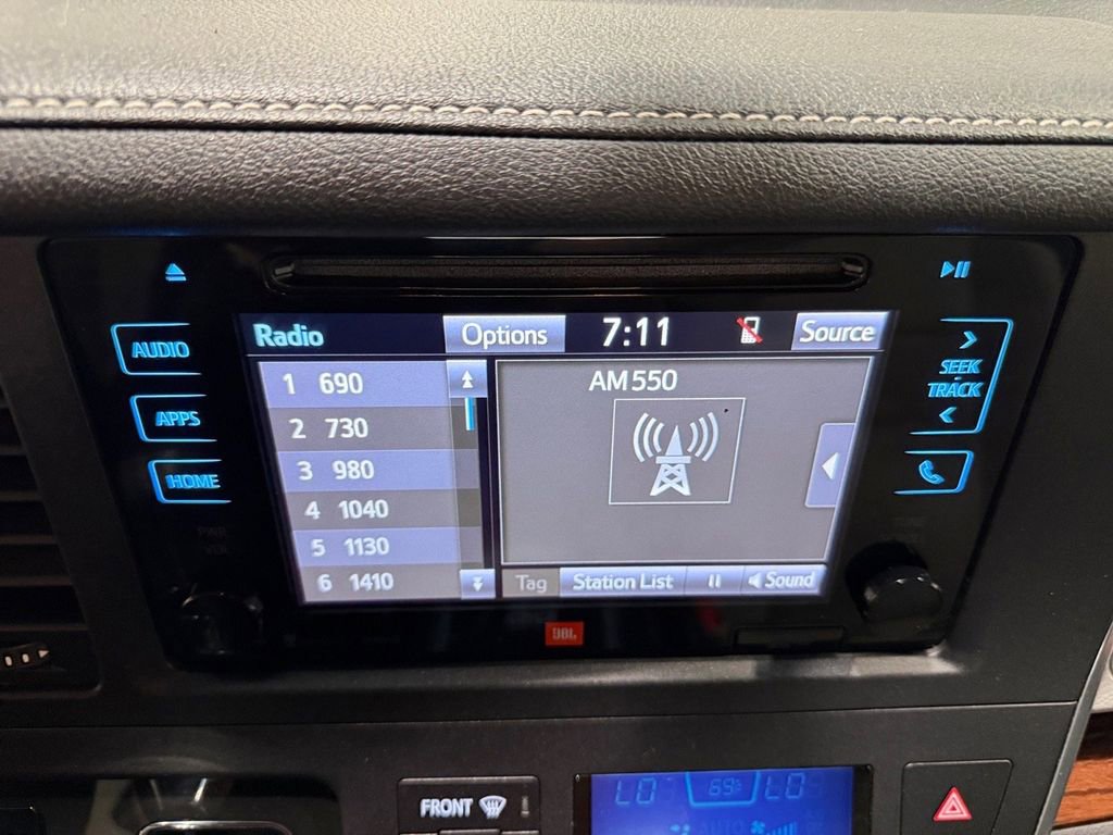 Used 2017 Toyota Sienna Limited AWD/4WD image 34