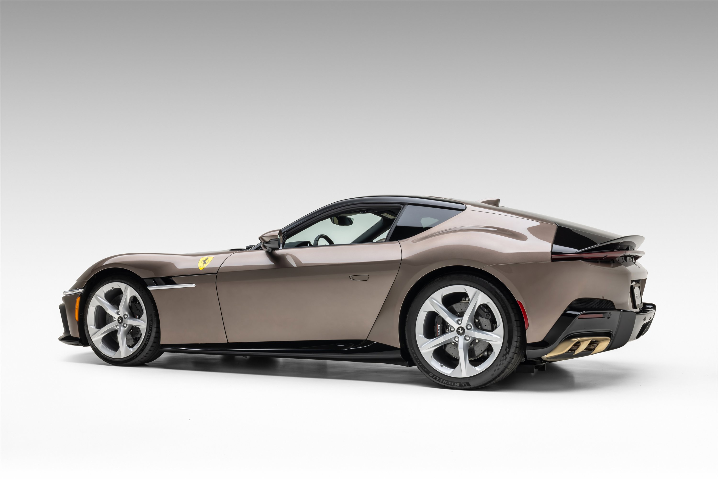 Certified 2025 Ferrari 12Cilindri image 10