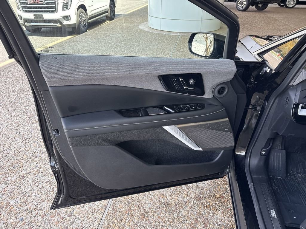 Certified 2025 Cadillac Optiq Luxury 2 w/ LPO, Floor Liner Package image 22