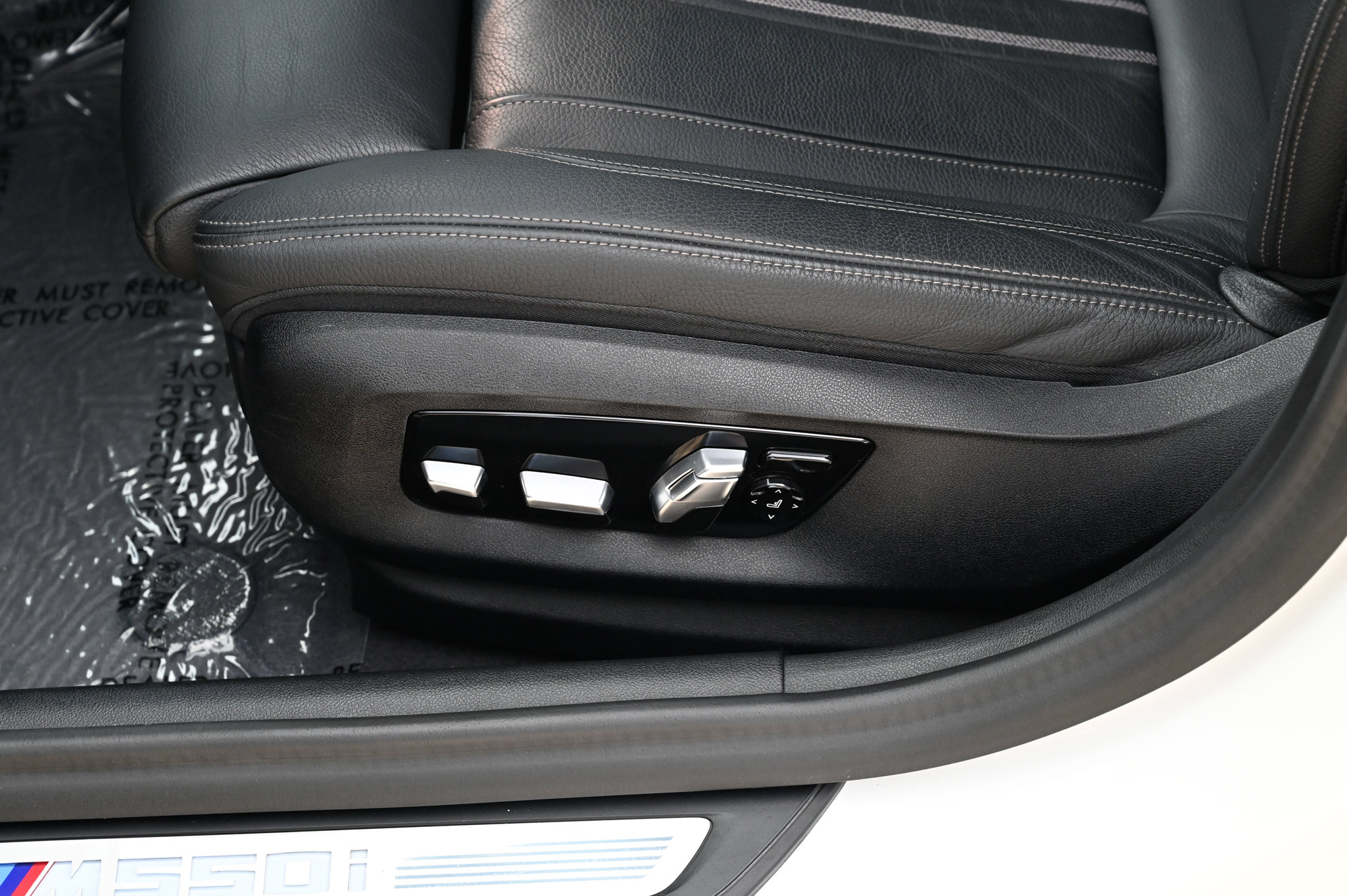 Used 2021 BMW M550i xDrive w/ Executive Package AWD/4WD image 17