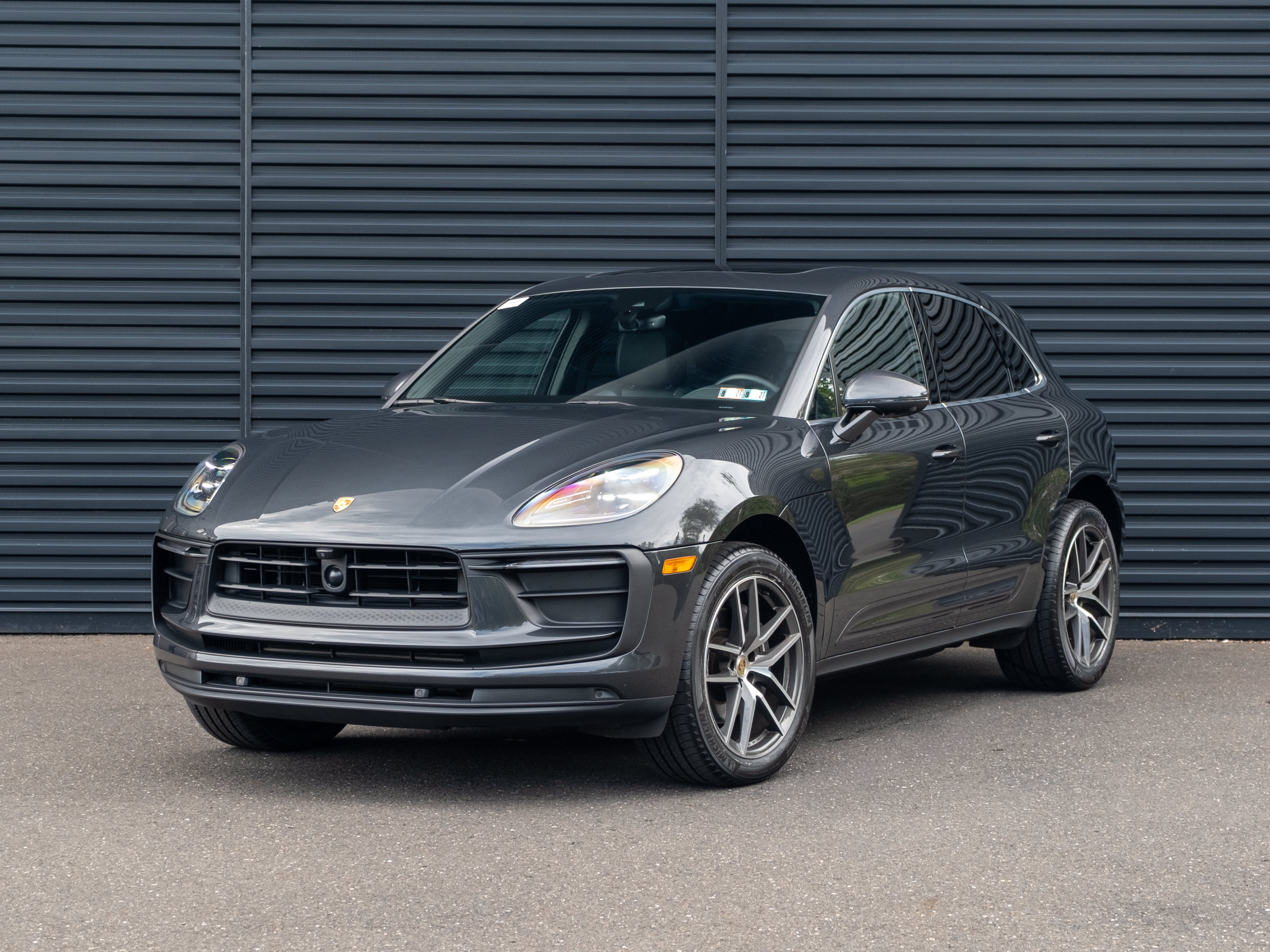 Certified 2023 Porsche Macan AWD/4WD image 1