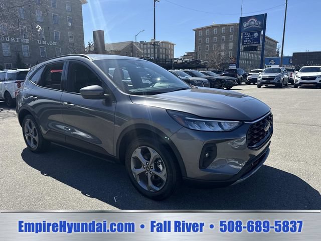 Used 2025 Ford Escape ST-Line Select AWD/4WD image 2
