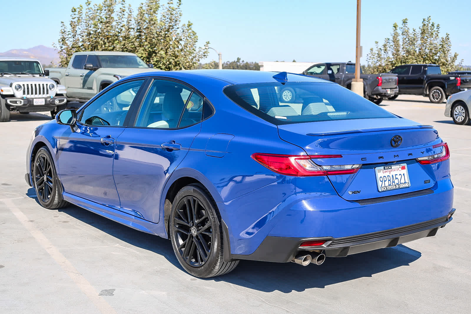 Used 2025 Toyota Camry SE w/ Convenience Package FWD image 7