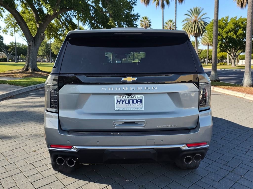 Used 2025 Chevrolet Suburban Premier image 6