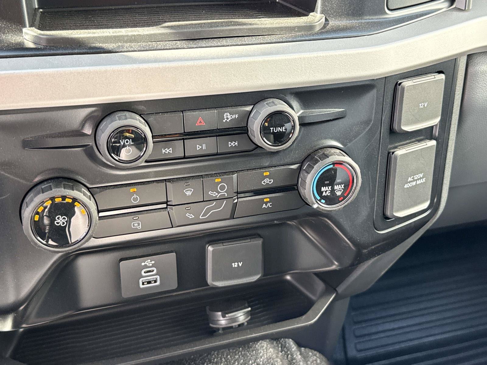 New 2025 Ford F550 4x4 Crew Cab image 16