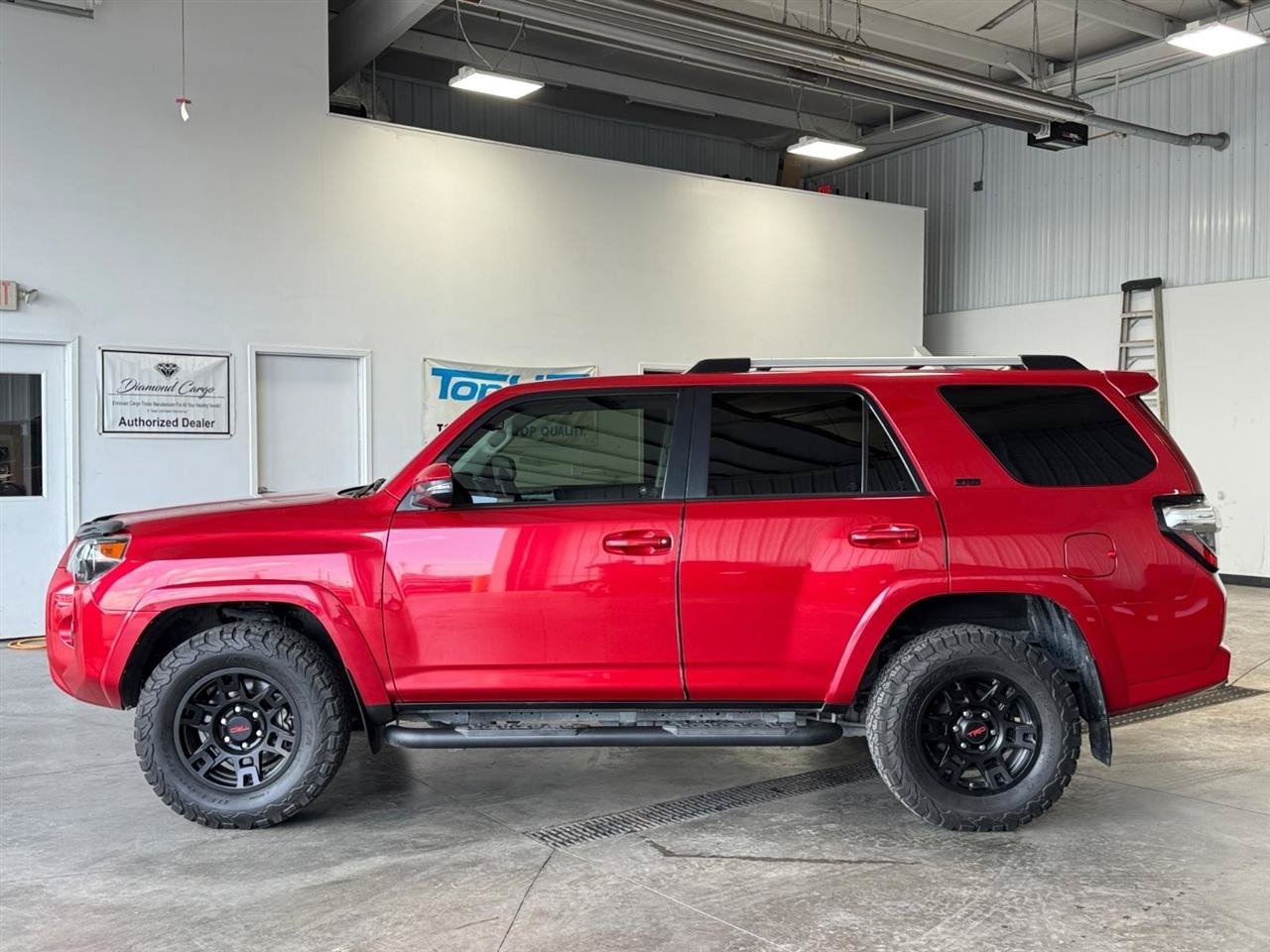 Used 2020 Toyota 4Runner TRD Off-Road Premium w/ Moonroof Package AWD/4WD image 32