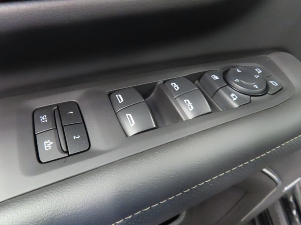 Used 2024 GMC Yukon SLT w/ SLT Luxury Package AWD/4WD image 72
