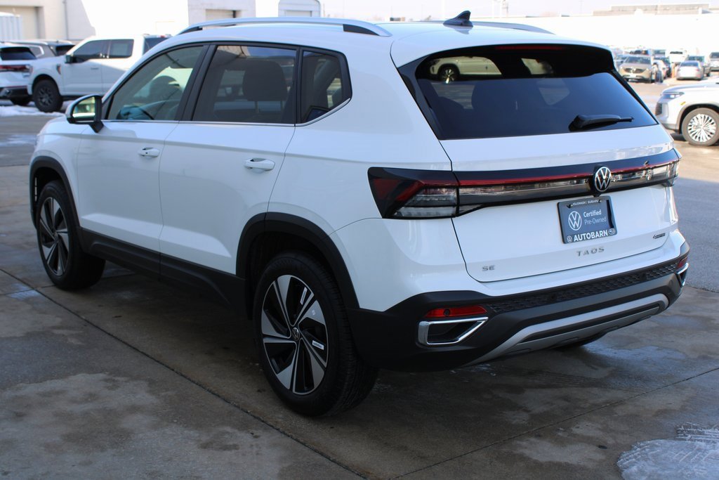 Certified 2025 Volkswagen Taos SE image 4