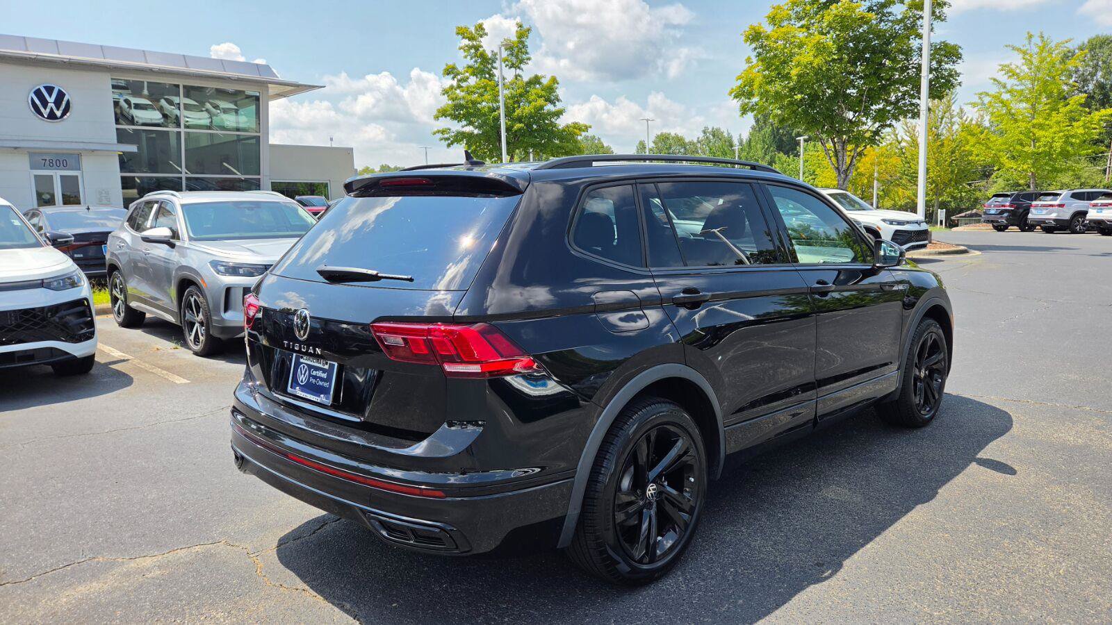 Used 2023 Volkswagen Tiguan SE R-Line FWD image 5