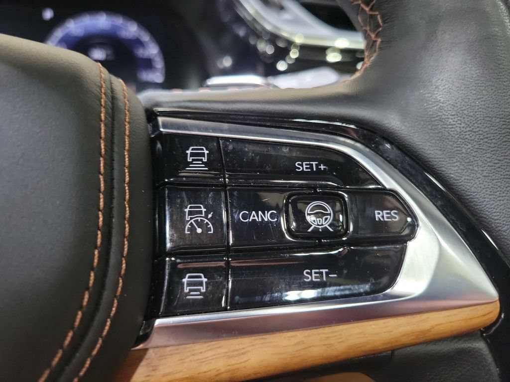 Used 2023 Jeep Grand Cherokee Summit AWD/4WD image 16