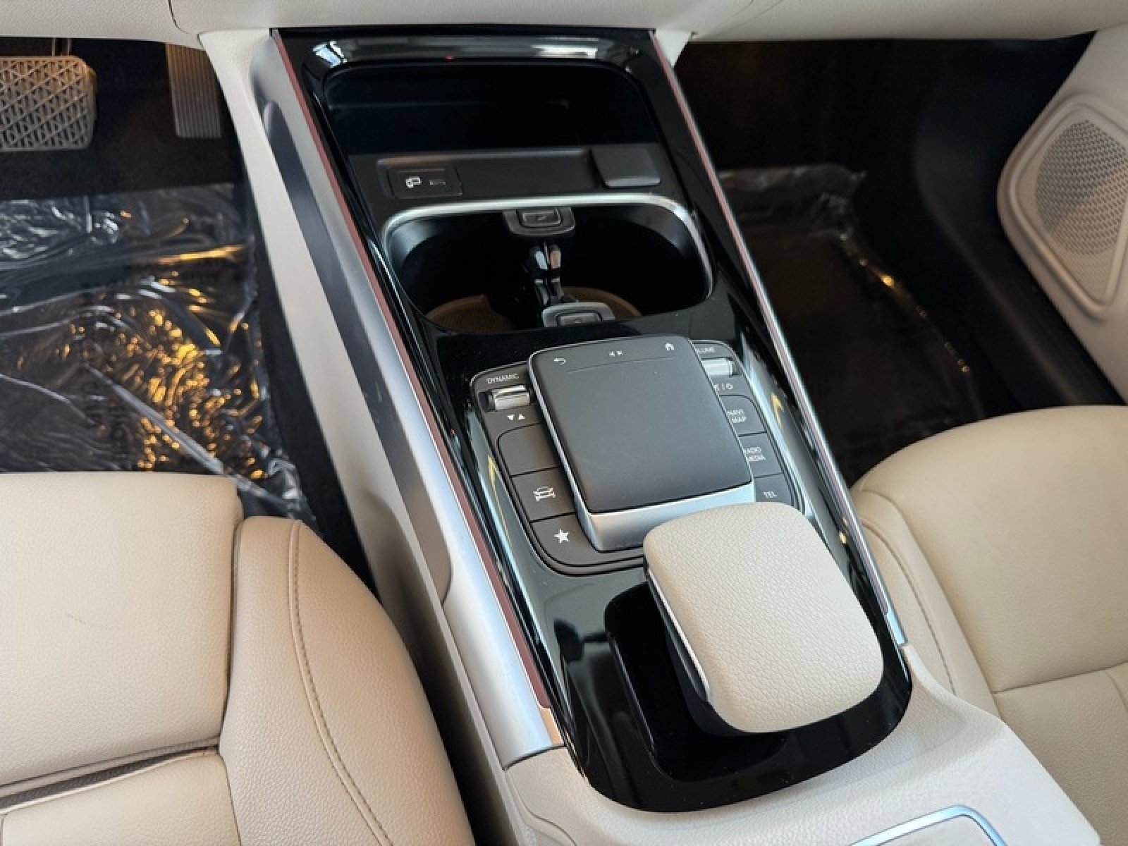 Certified 2022 Mercedes-Benz GLB 250 4MATIC w/ Premium Package Lite image 14