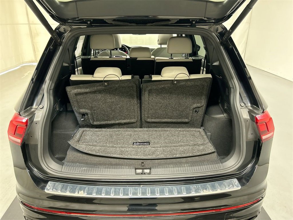 Certified 2022 Volkswagen Tiguan SE R-Line image 4