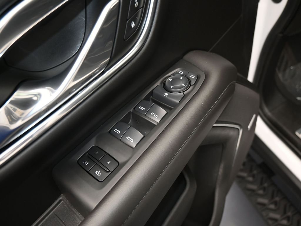 Used 2024 Chevrolet Suburban Z71 image 14