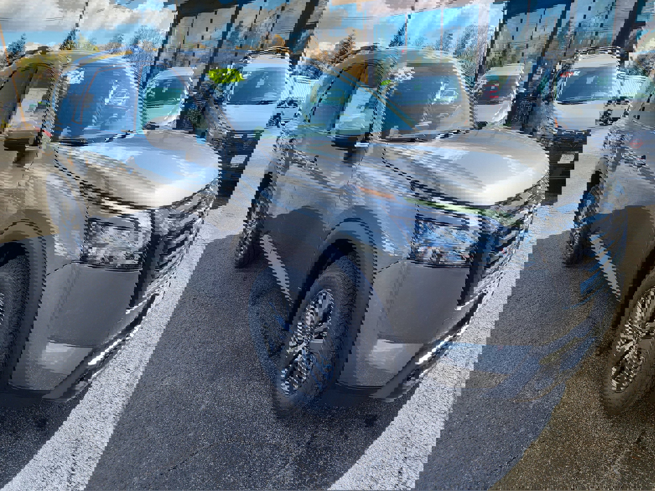 New 2025 Nissan Pathfinder SV image 2