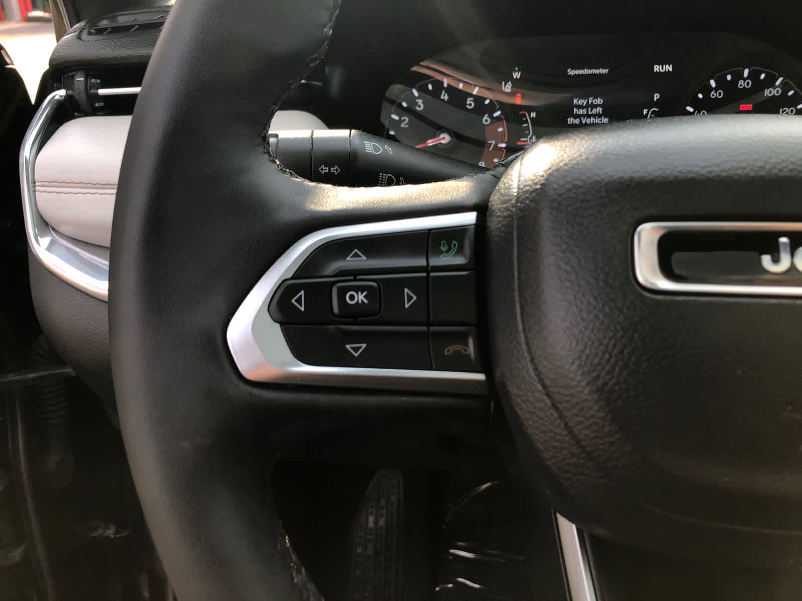 Used 2023 Jeep Compass Limited w/ Sun and Sound Group image 9