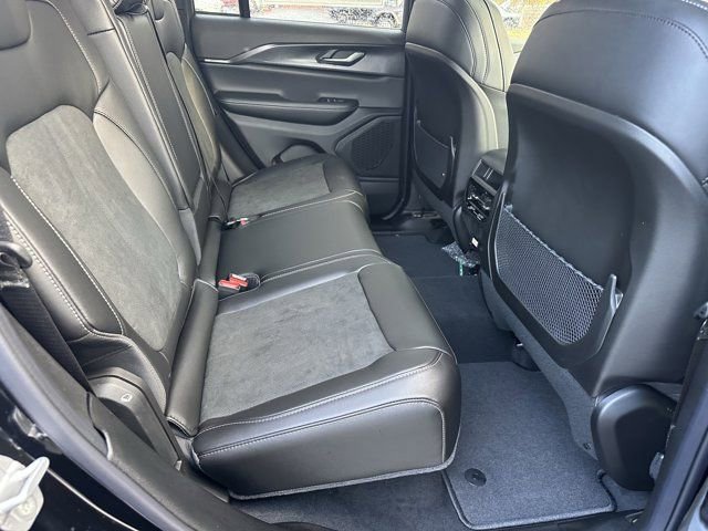 New 2025 Jeep Grand Cherokee Altitude image 15