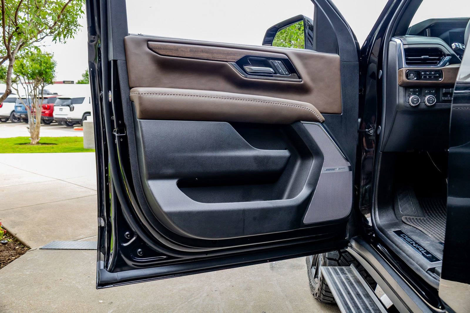 Used 2025 GMC Yukon Denali Ultimate image 39