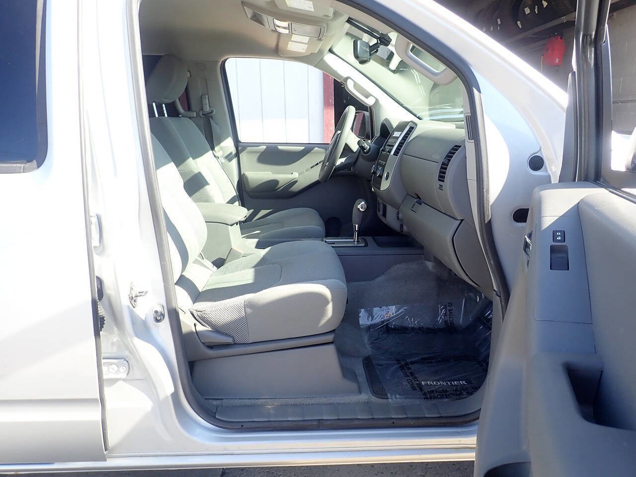 Used 2012 Nissan Frontier SV w/ SV Premium Utility Pkg image 20