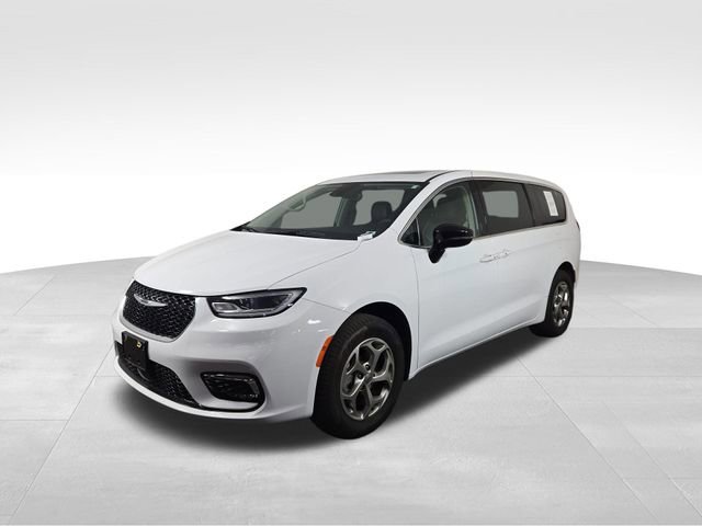 Used 2024 Chrysler Pacifica Limited image 2
