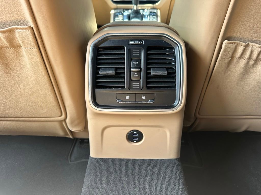 Certified 2020 Porsche Macan AWD/4WD image 35