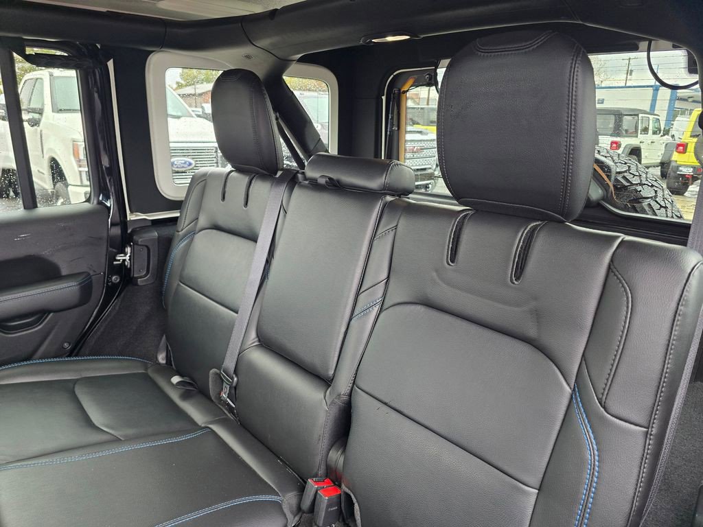 Used 2023 Jeep Wrangler Unlimited Rubicon 4xe w/ Safety Group AWD/4WD image 17