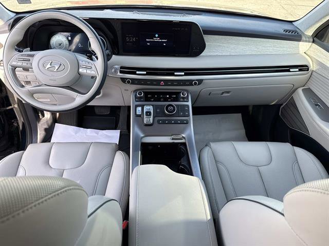 Used 2023 Hyundai Palisade Calligraphy image 16