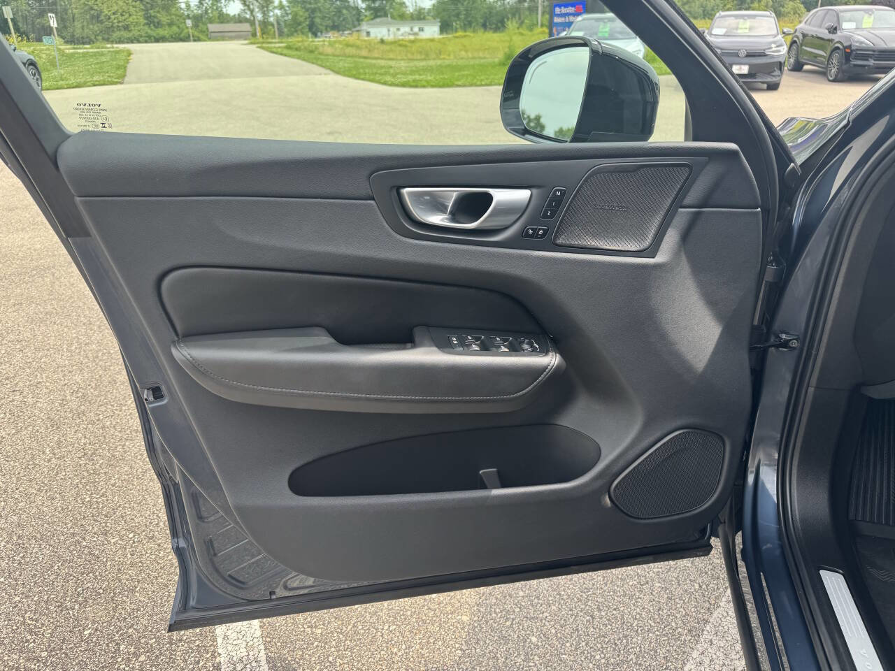 Used 2024 Volvo XC60 B5 Plus image 22