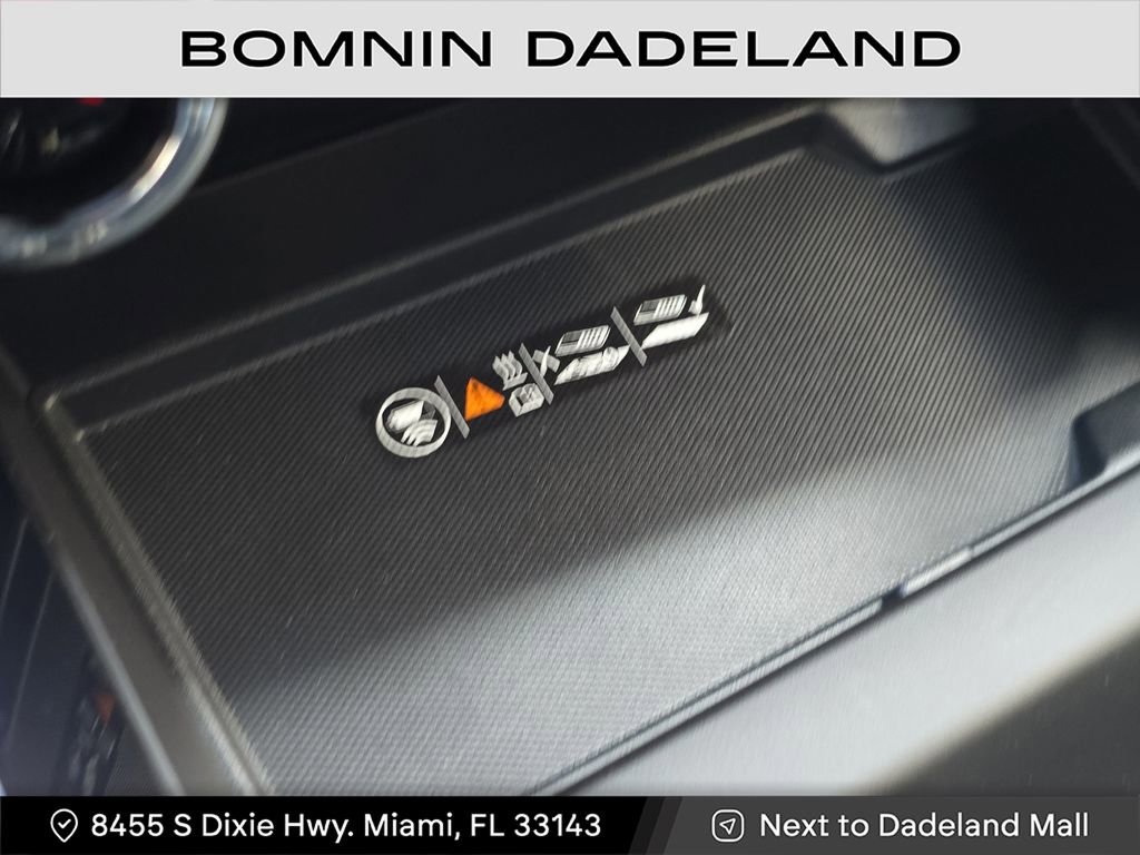 Certified 2025 Chevrolet Suburban Premier image 35